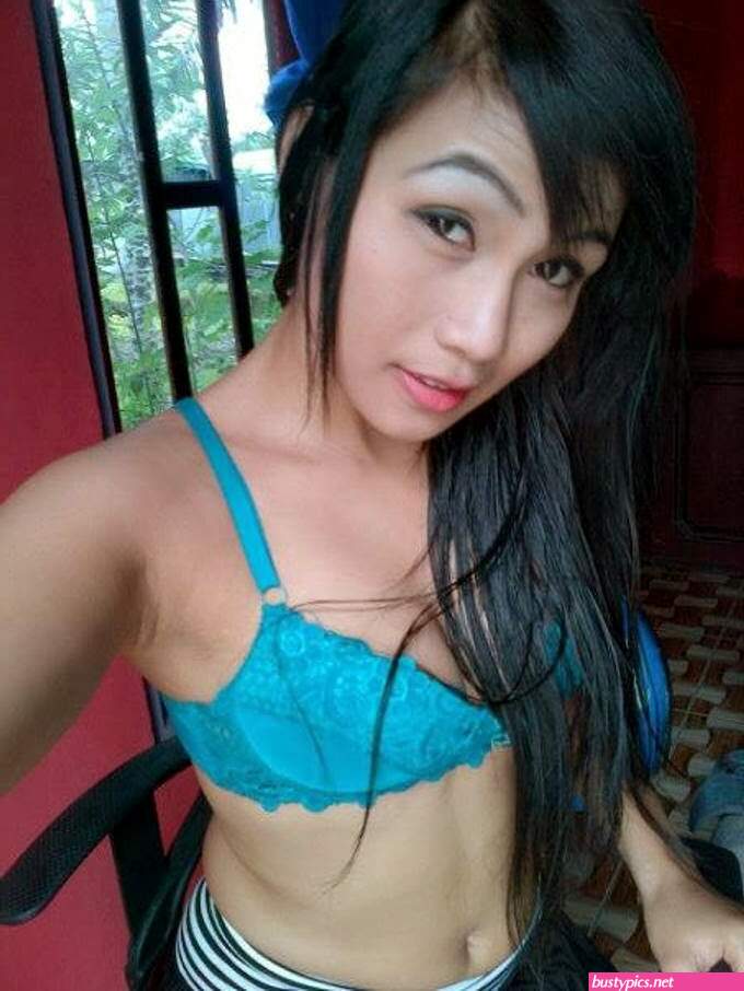 cewek selfie pamer toket montok banget