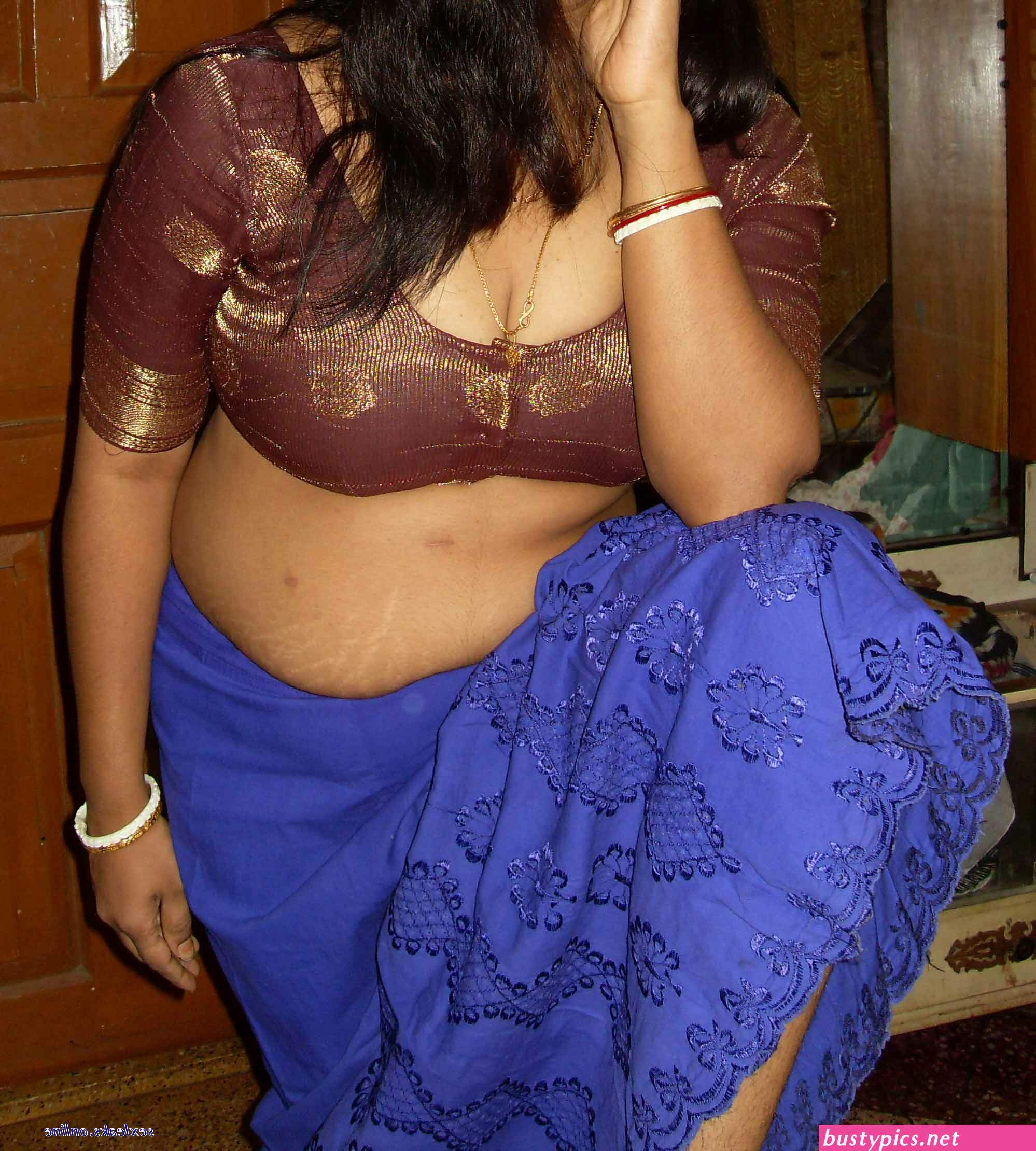 latest hot indian aunty hd boobs pic