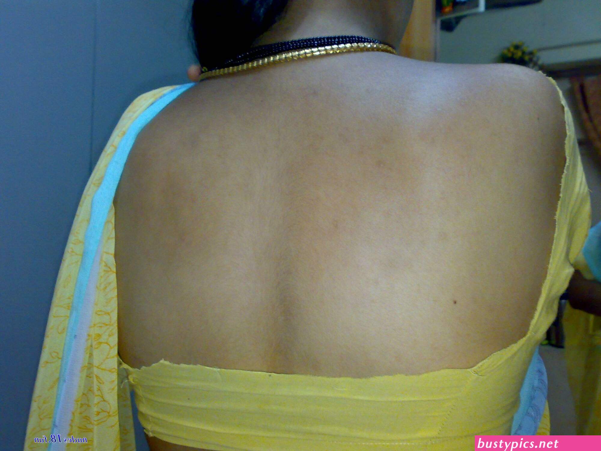 mallu local auntys saree back pics