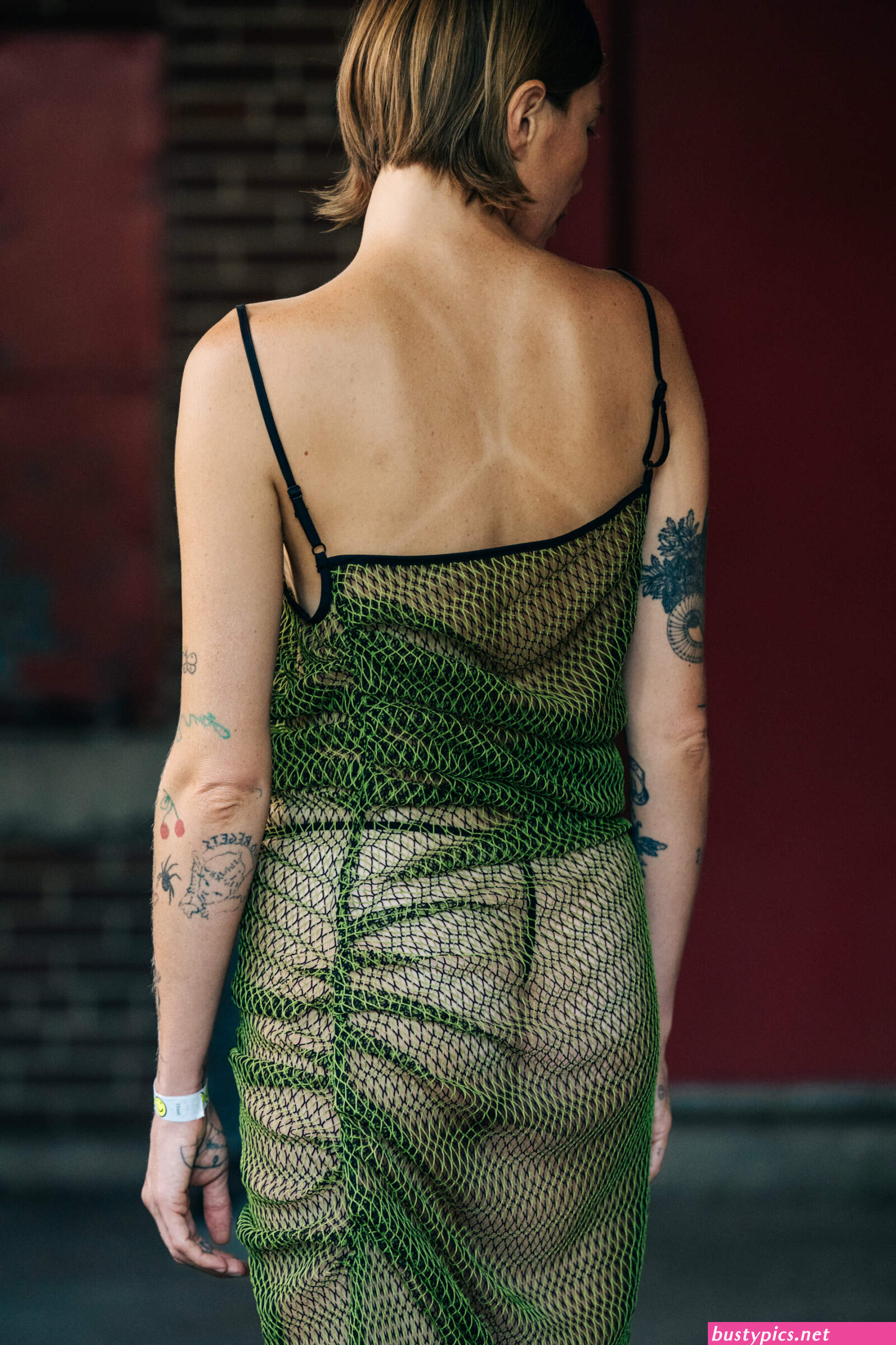 naked big hip thigh backside pics