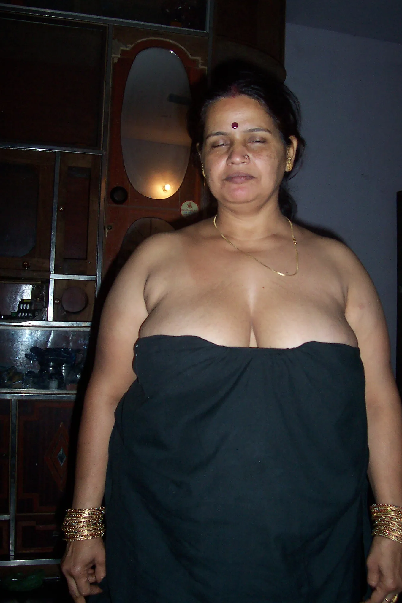 indian aunties boobs from nighties