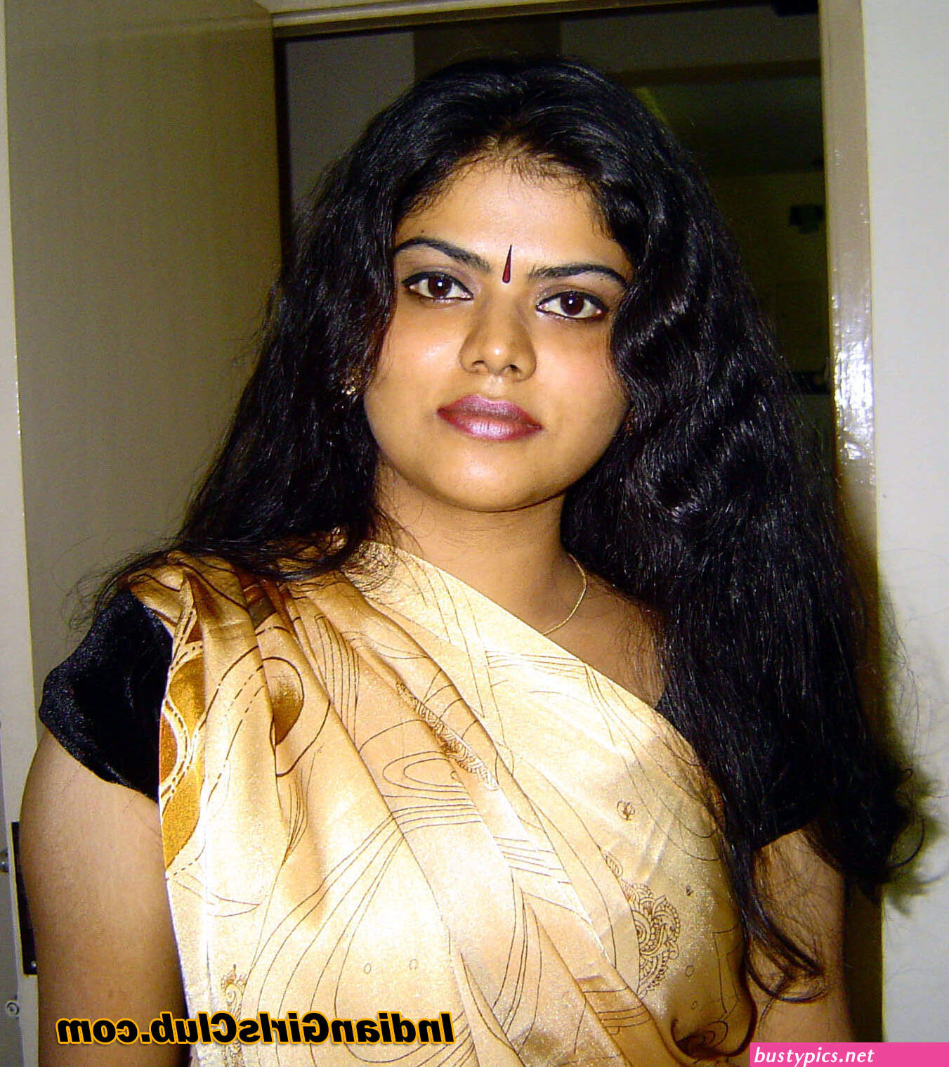 saree aunty nude images