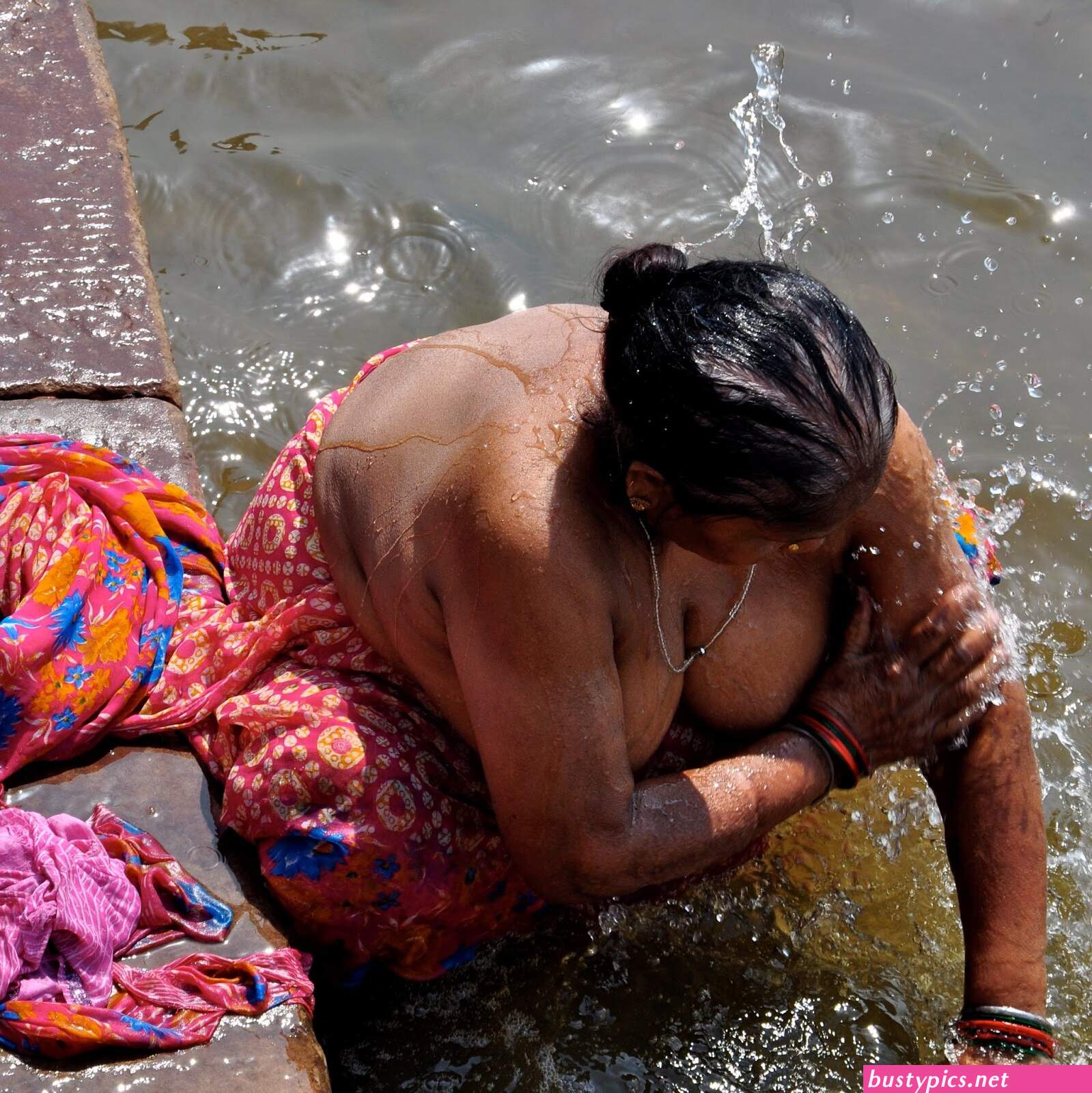 auntys bathing images