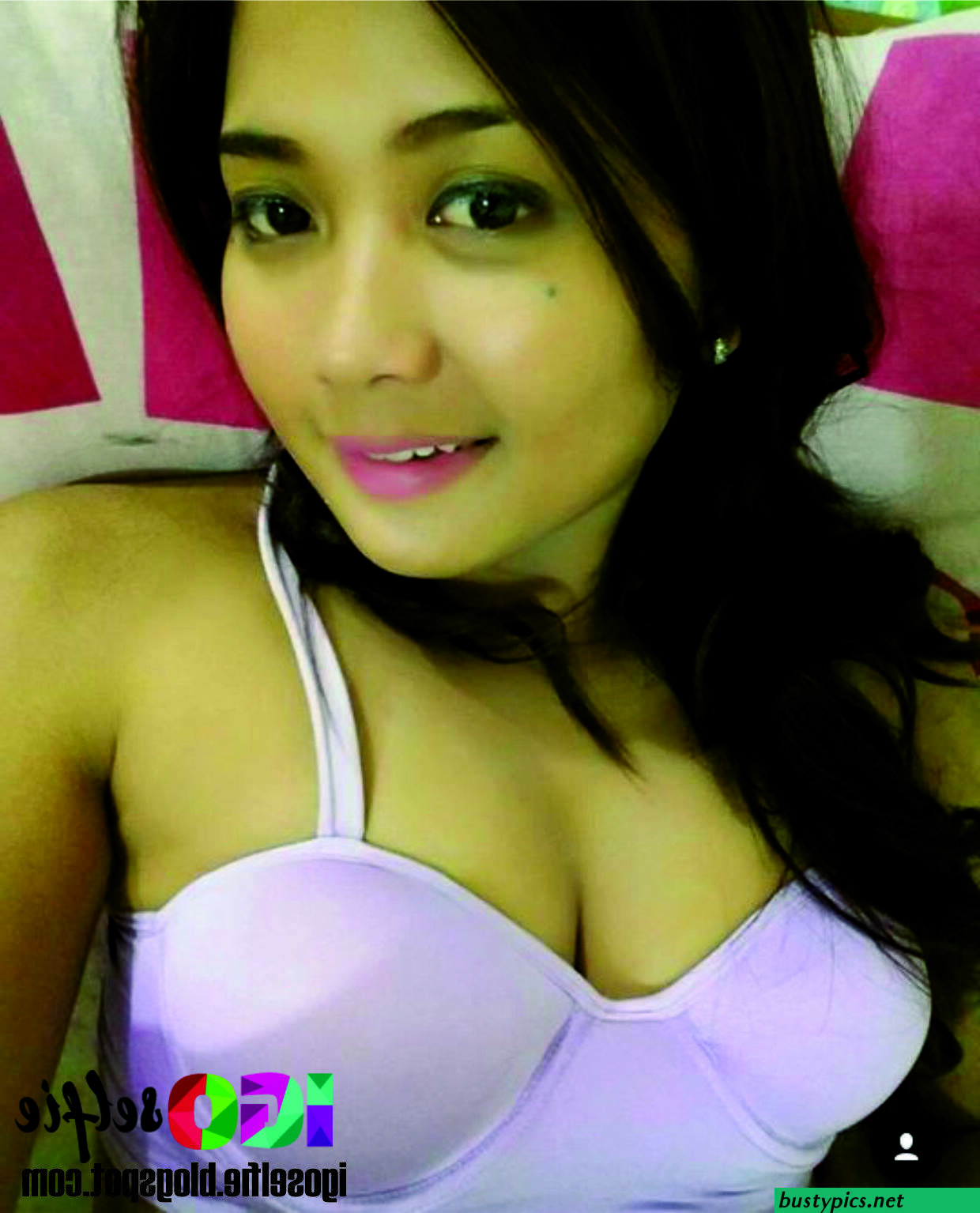cewek selfie pamer toket montok banget